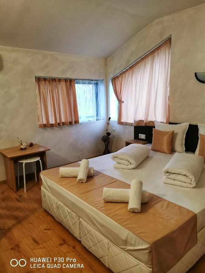 Hotel Swiss Шумен Экстерьер фото