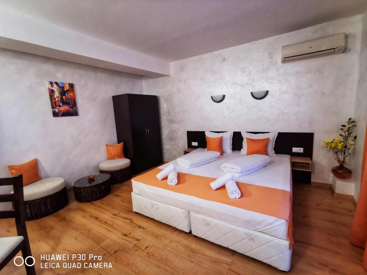 Hotel Swiss Шумен Экстерьер фото