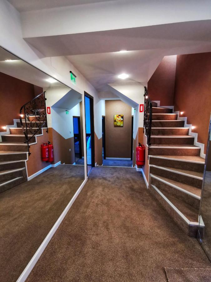 Hotel Swiss Шумен Экстерьер фото