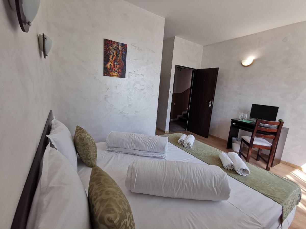 Hotel Swiss Шумен Экстерьер фото
